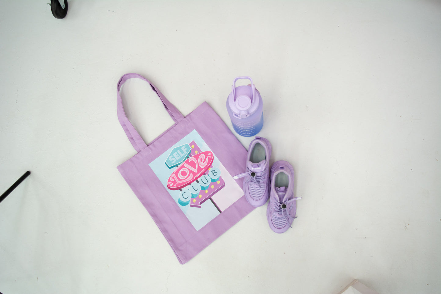Chalk Active Tote Bags